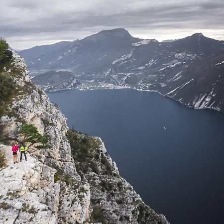 Appartamento Peler13 Con Balcone E Parcheggio Riva del Garda Kültér fotó