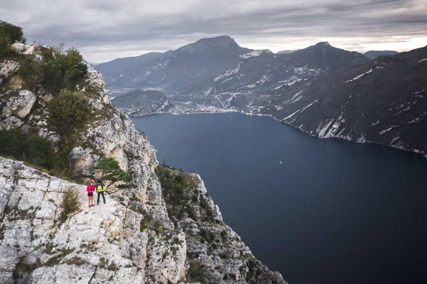 Appartamento Peler13 Con Balcone E Parcheggio Riva del Garda Kültér fotó