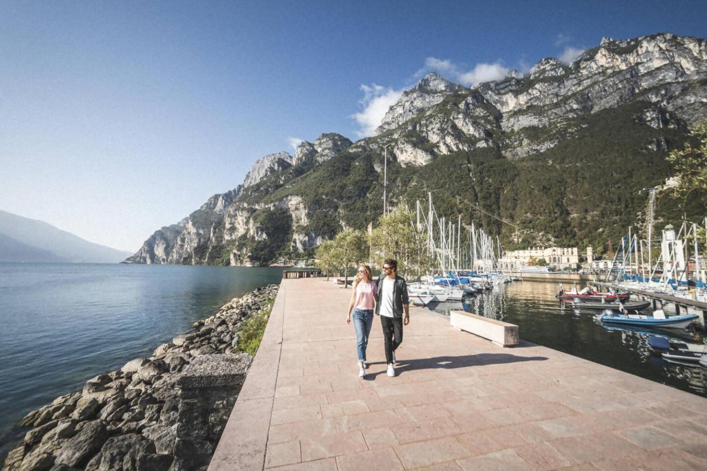 Appartamento Peler13 Con Balcone E Parcheggio Riva del Garda Kültér fotó