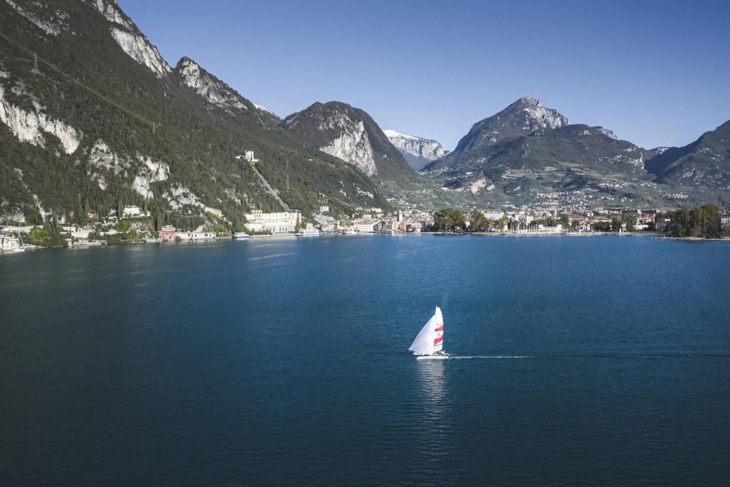 Appartamento Peler13 Con Balcone E Parcheggio Riva del Garda Kültér fotó