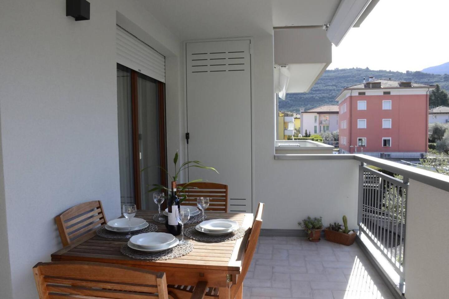Appartamento Peler13 Con Balcone E Parcheggio Riva del Garda Kültér fotó
