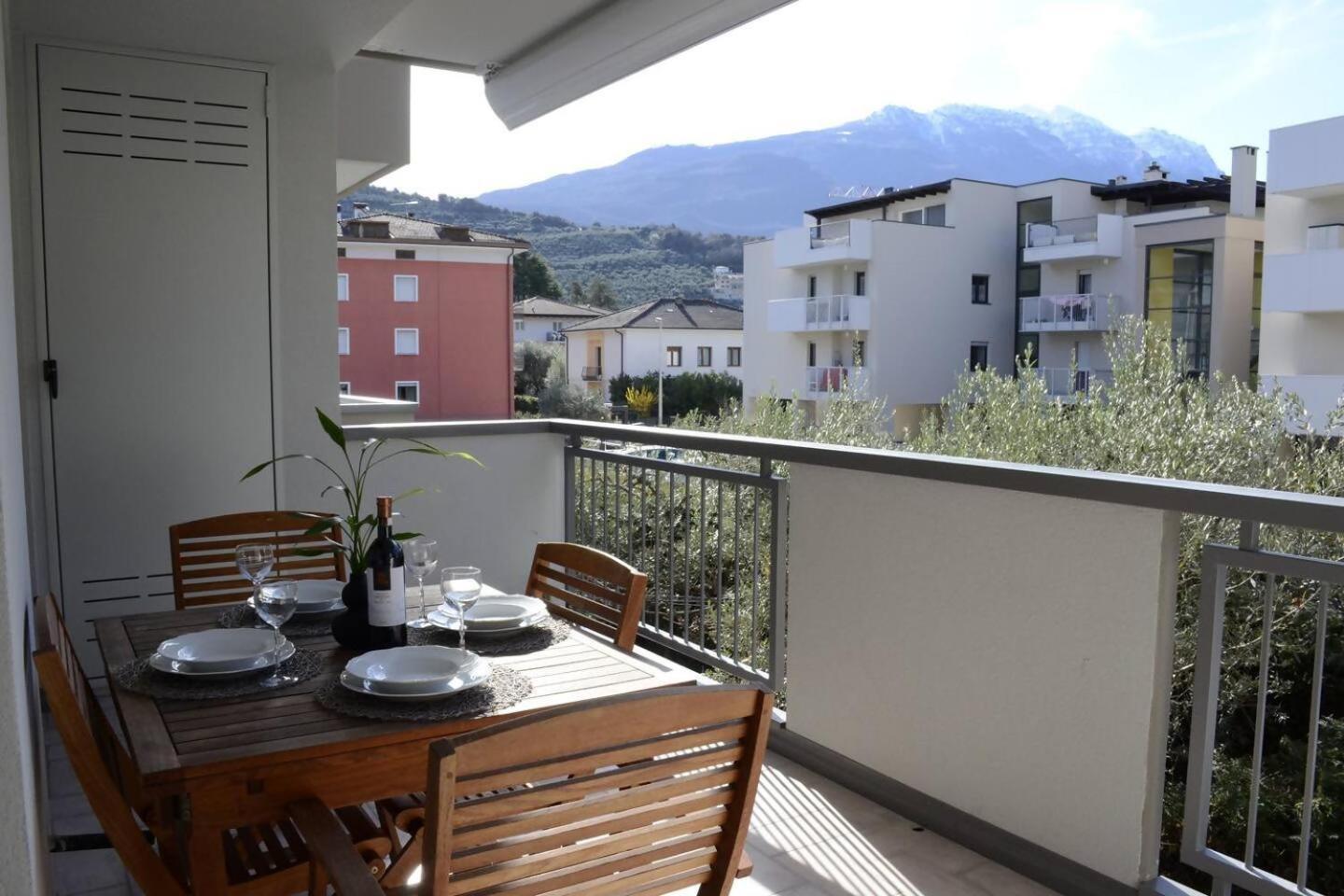 Appartamento Peler13 Con Balcone E Parcheggio Riva del Garda Kültér fotó